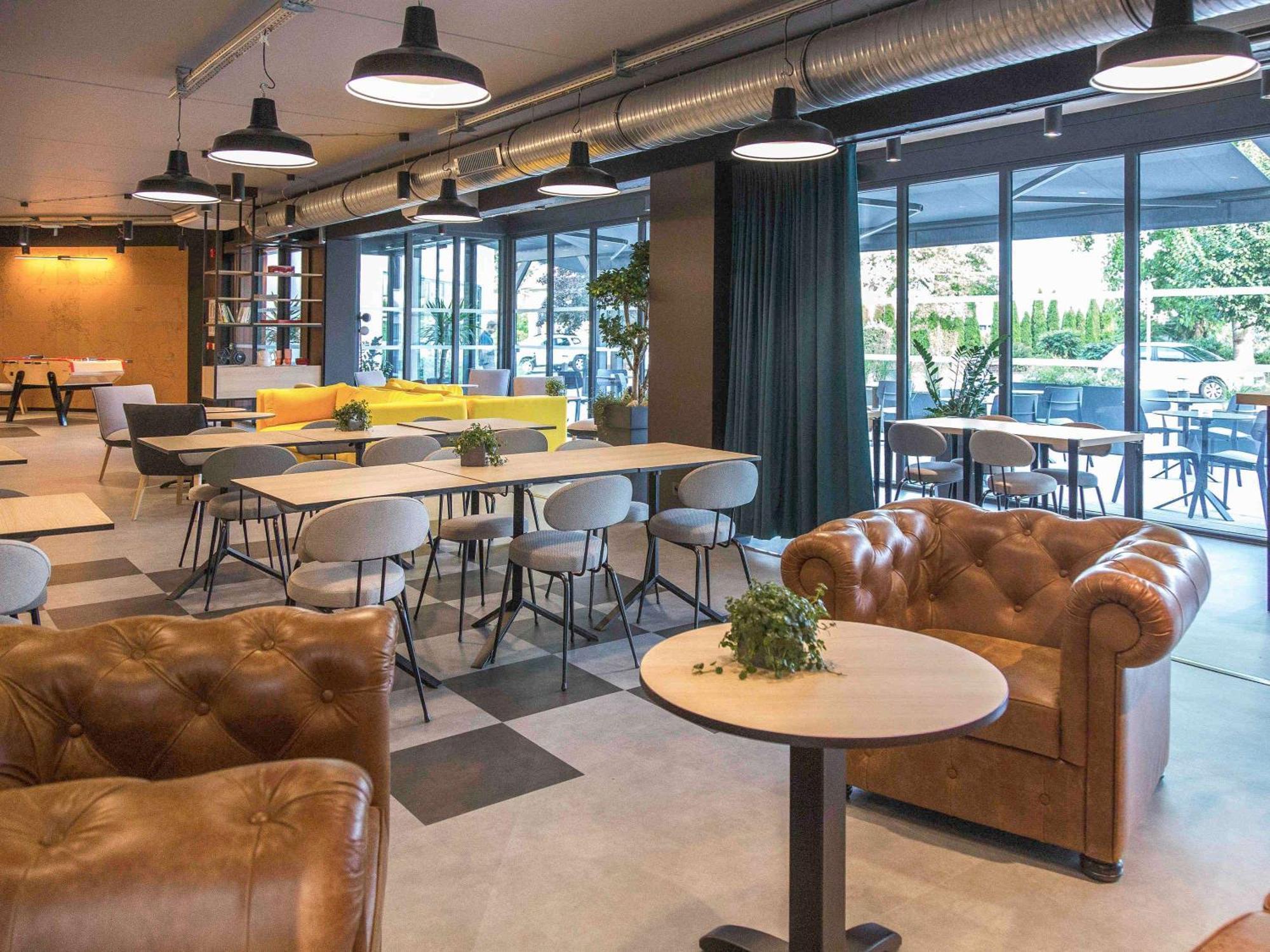 Отель Ibis Styles Bale-Mulhouse Aeroport Блоцхейм Экстерьер фото
